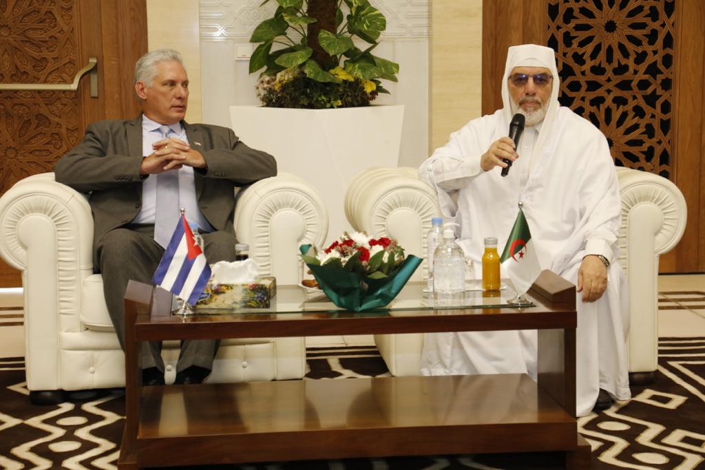 Miguel Díaz-Canel visited the Great Mosque of Algiers.