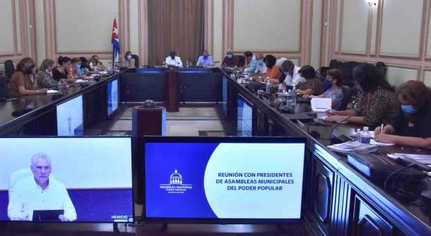Cuban President Miguel Díaz-Canel held a virtual meeting on Wednesday with the presidents of the municipal assemblies of People's Power and mayors