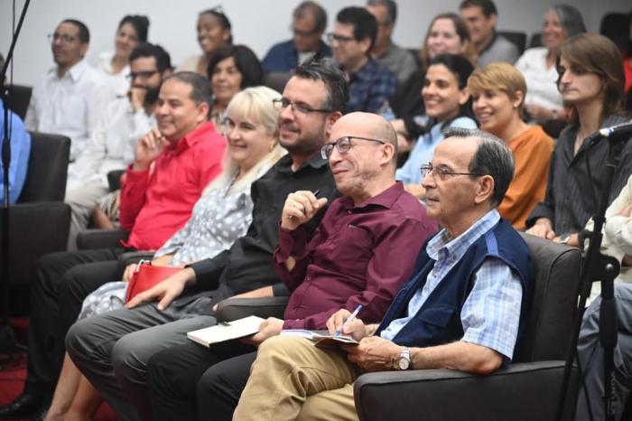 President Díaz-Canel exchanged with a delegation of professionals from national media outlets.