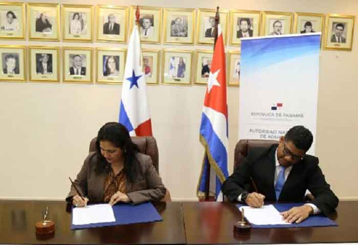 The deal was penned by National Customs Authority Director Tayra Barsallo, and Cuban Ambassador to Panama Víctor Cairo