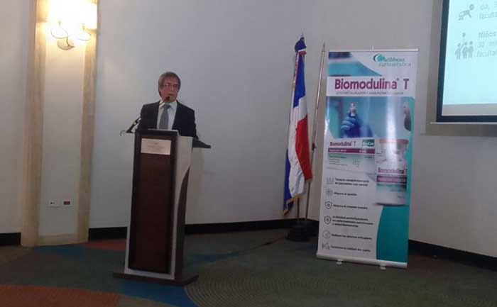 BIOCEN Research and Development director Alexis Labrado presented Cuban products in Dominicana.