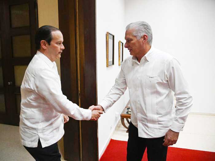 El Jefe de Estado agradeció al Canciller de la nación istmeña por el apoyo de su país.