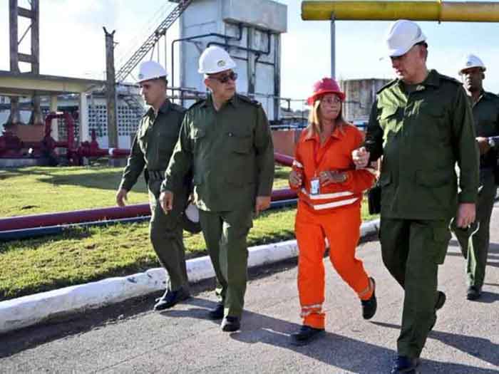 The President witnessed the exercise carried out at the Manufactured Gas Plant, in the Havana municipality of Marianao