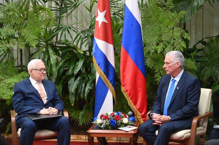El Presidente Díaz-Canel expresó a su interlocutor el agradecimiento por el envío de combustible que llegó hace unos días