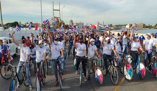 The demonstrators flocked to the Cuban Malecon, riding bikes, skateboards, rolling skates, and cars carrying Cuban flags and chanting slogans supporting the Revolution.