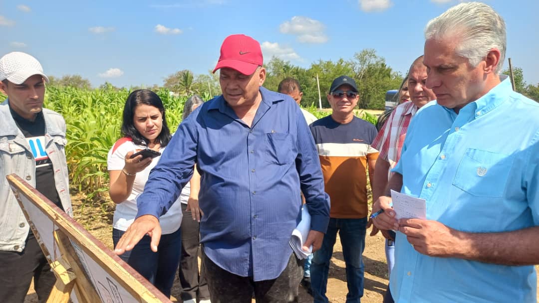 The Cuban President visited the Arroyón farm.