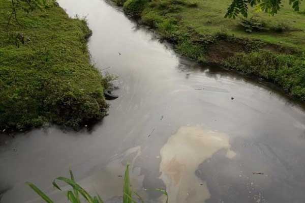 Oil spill in the Yumurí-201 well in Matanzas