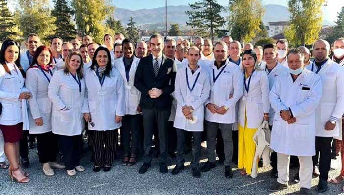 Más de 300 especialistascubanos de la salud prestan servicios en apoyo al sistema sanitario calabrés