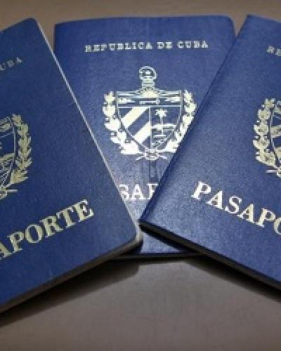 Cuban citizens residing in the national territory may return to Cuba, exceptionally, with their expired passport and without extending it.