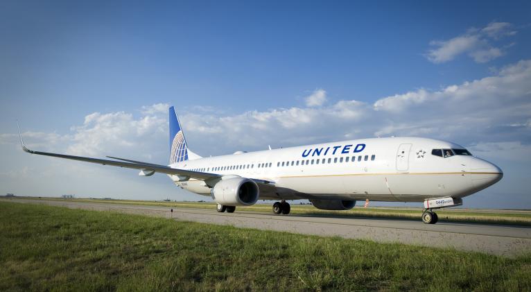 united 737 scaled
