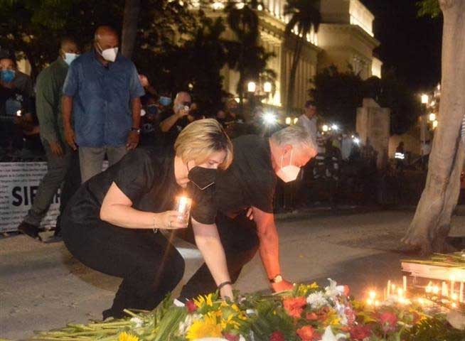  CubanPresident Miguel Díaz-Canel tonight attended the vigil held in front of the Saratoga Hotel 
