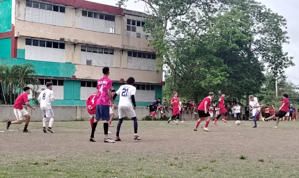 Copa de Fútbol en Puerto Padre 