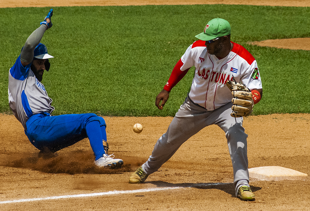 Las Tunas and  Industriales will fight for the crown in Cuban baseball