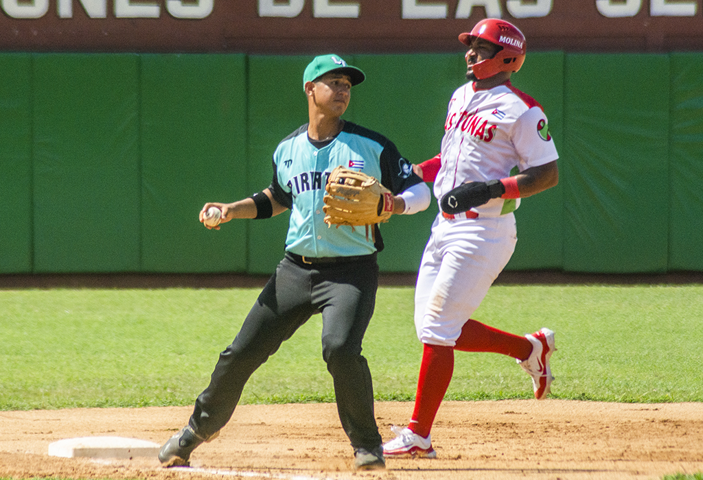 Las Tunas Lumberjacks achieved two wins on Friday.