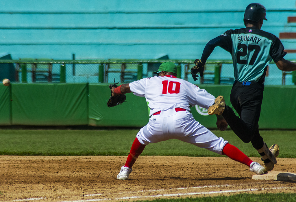 Las tunas vs isla juventud serie 64 beisbol cuba 2025 0063