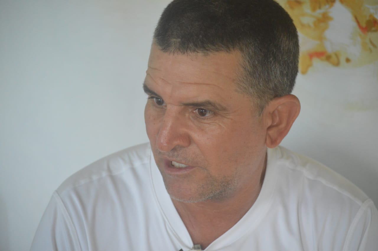 Archery coach Reiter Téllez.