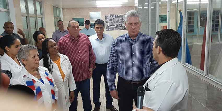 The Cuban President at the Dr. Ernesto Guevara Hospital