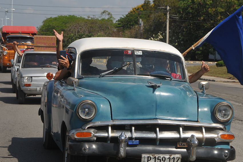 Caravan against blockade in Las Tunas