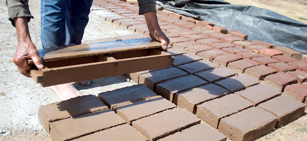 Las Tunas advances in the manufacture of pressed bricks.