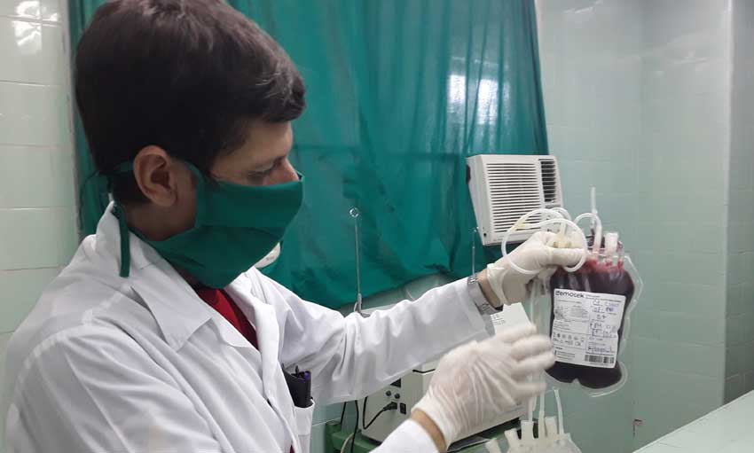Microbiologist Ernesto Utra Álvarez, in charge of quality control in the Provincial Blood Bank
