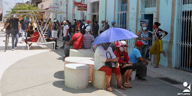 gente en la calle las tunas rey lopez3