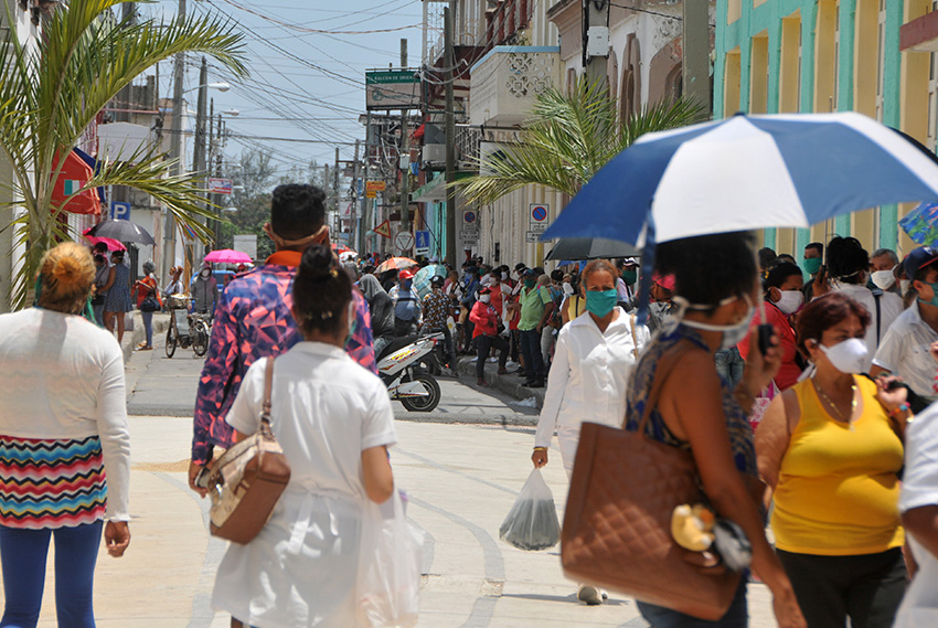 In the city center, mornings are usually particularly busy and there are many queues