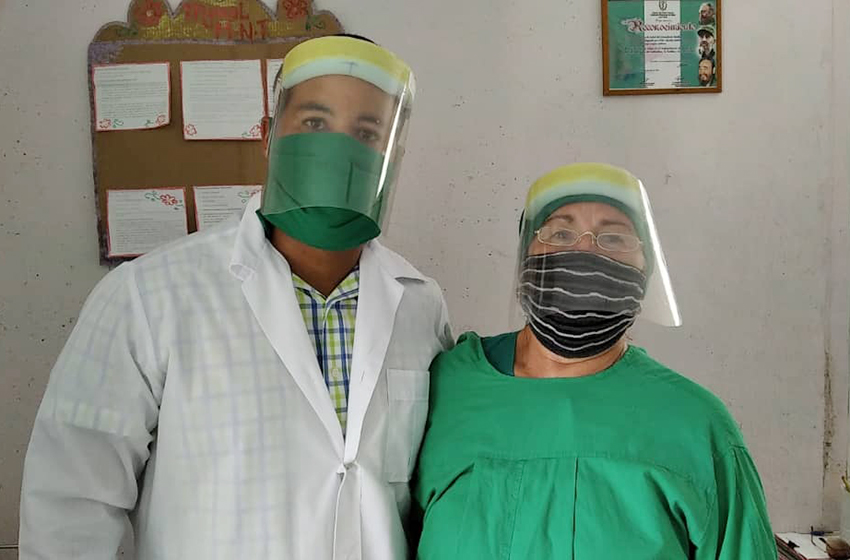Doctor and nurse of the family in medical office 9, in San Manuel
