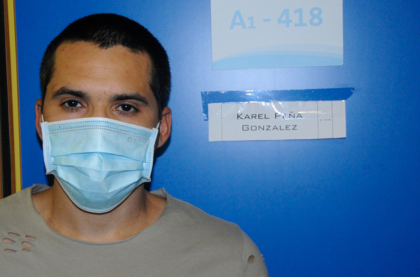 Karel Peña González is 31 years old, is a doctor, a specialist in Anesthesiology and Reanimation