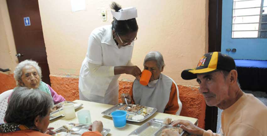 The assistance to the elderly is a priority in Cuba