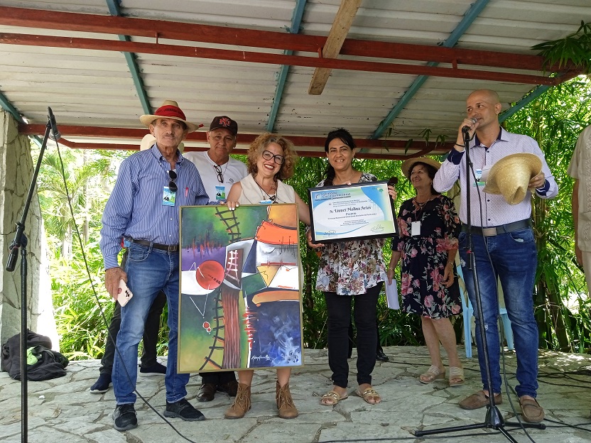 Cultura Linnet Molina ganadora del concurso nacional de glosas Canto Alrededor del Punto Jornada Cucalambeana 2023 2
