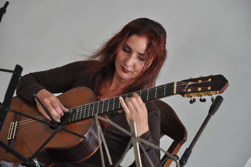 Concert guitarist Elvira Skourtis