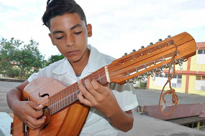 Improviser child from Las Tunas