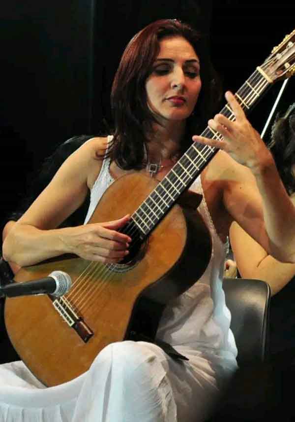 Concert guitarist Elvira Skourtis