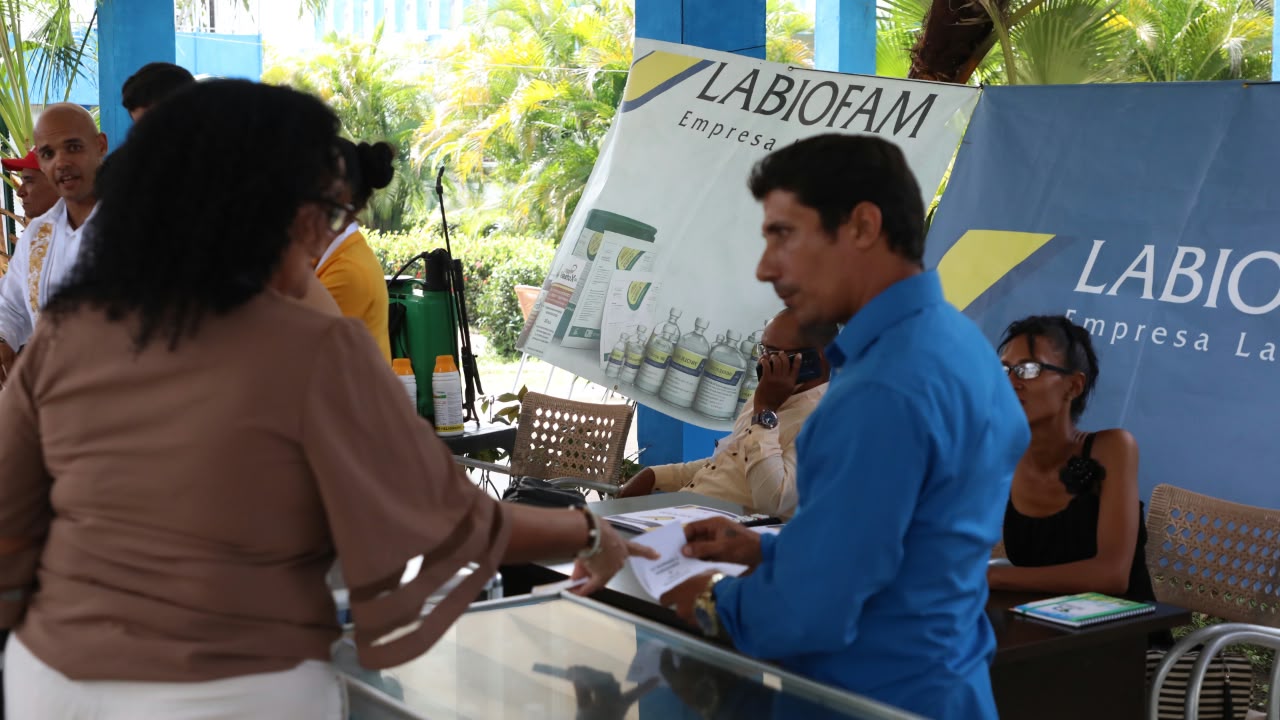 labiofam en la Feria de Negocios 3