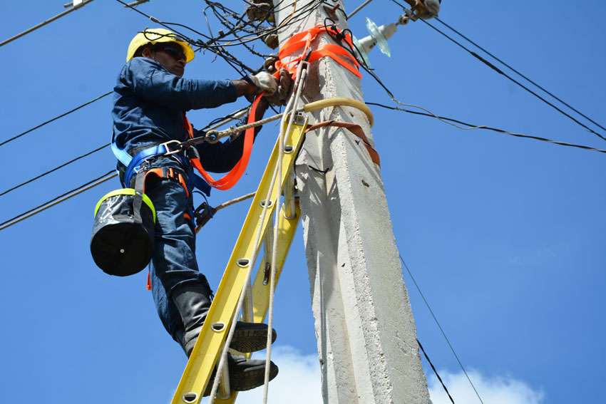 Las Tunas electricity workers celebrate today their National Day