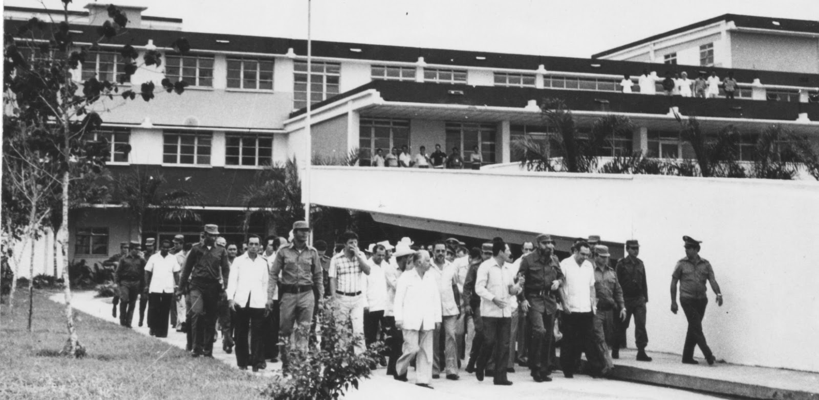 POR SI HACE FALTA Fidel Hospital Guevara 17 6 806