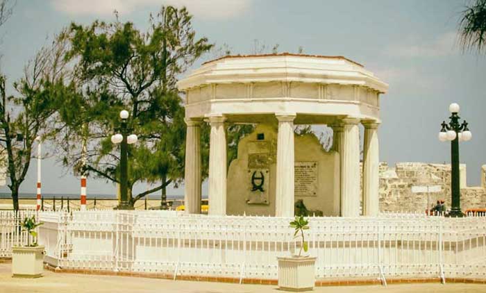 Memorial Mausoleo de La Punta, en homenaaje a los ocho estudiantes de Medicina fusilados por España.
