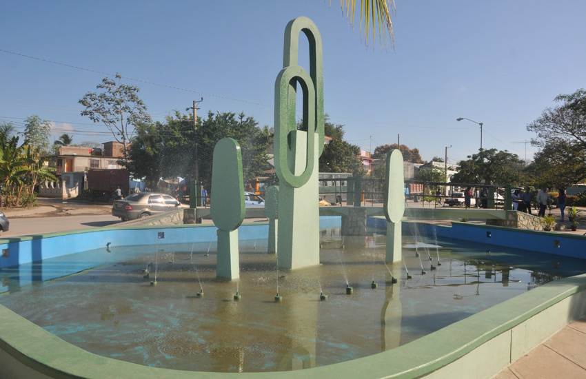 Fountain near Las Tunas railway station