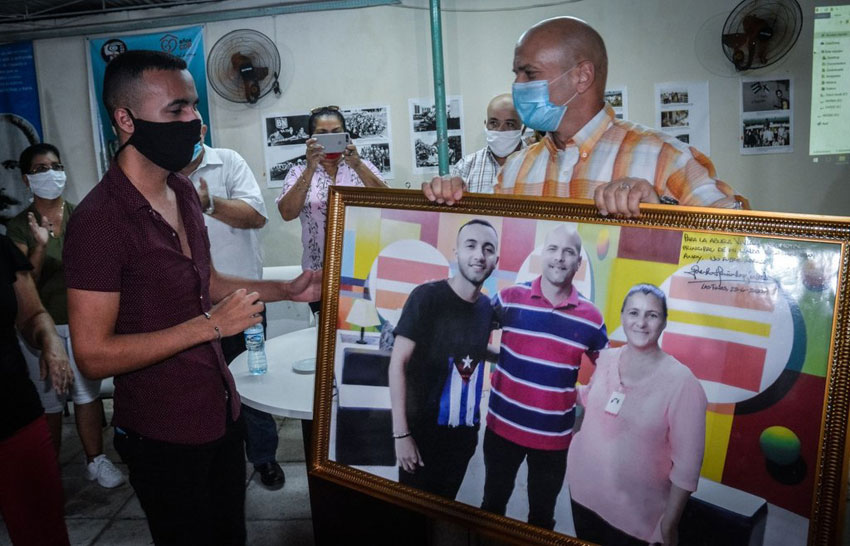The Cuban Hero Gerardo Hernández met his friend Andy Daniel in Las Tunas