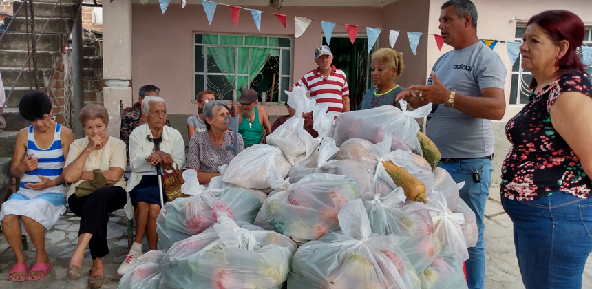 25 families of the Río Potrero community received a food donation.
