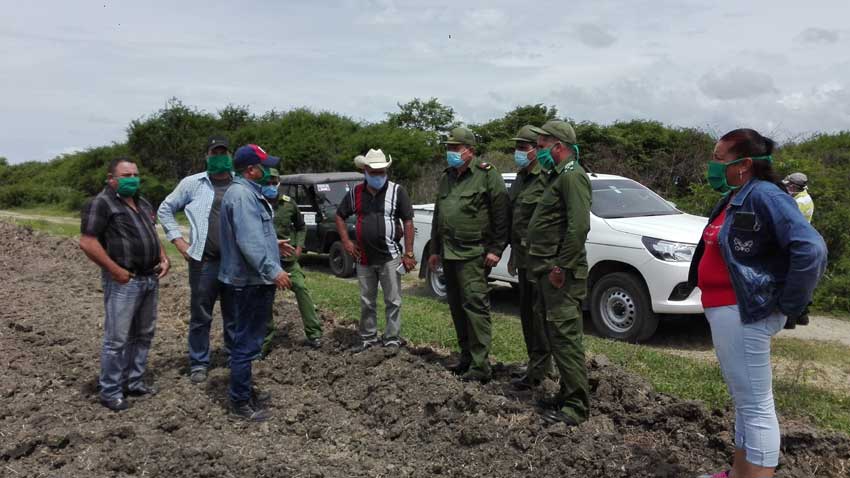 Visit to the agricultural productive poles located in the communities of Fleitas and Gramal, in Manatí