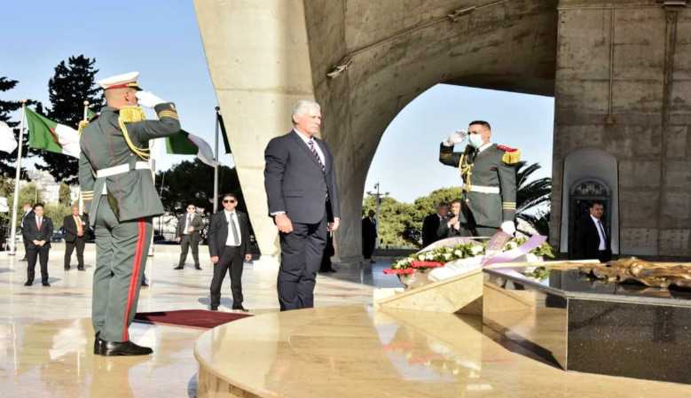 The activities of the Cuban president in Algeria began with the laying of a wreath at Algiers Martyrs Monument