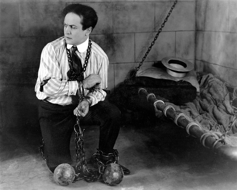 harry houdini en una foto tomada en 1919 15d6fb95 960x771