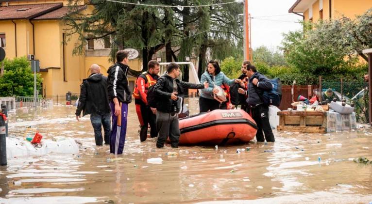 nueve muertos y unos 15 mil evacuados en italia por inundaciones
