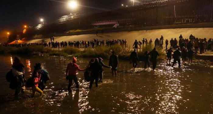 Migrants cross the Río Bravo