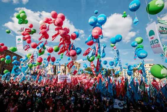 Thousands of people gathered in San Giovanni Square, Rome, to say no to fascism Photo: Enrico Mattia Del Punta / Getty Images