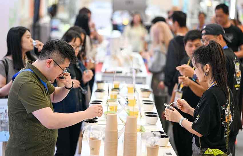 Visitors taste coffee at the Kunshan International Fair for Coffee Industry 2025 held in east China's Jiangsu province, May 16, 2025. 