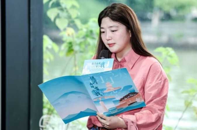 Park Nu Lee speaks at the launch ceremony of a Chinese book in Hangzhou, eastern China’s Zhejiang province. 