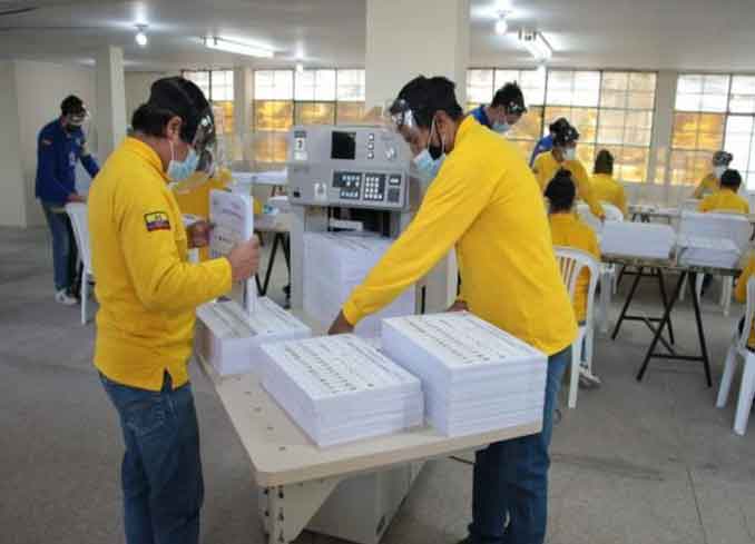 Packages with electoral material for different regions will leave Quito in a staggered manner.