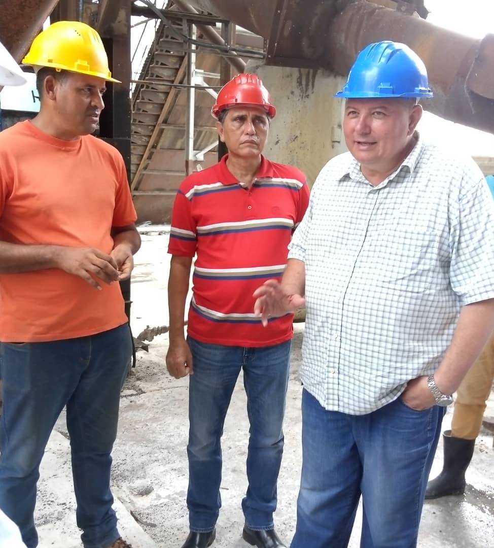 Las Tunas authorities toured different areas at the Majibacoa sugar mill